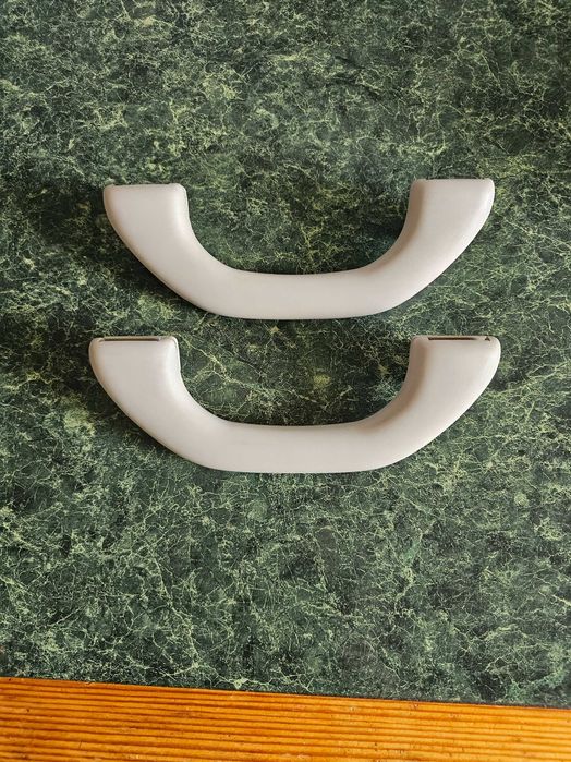 Салонные потолочные ручки