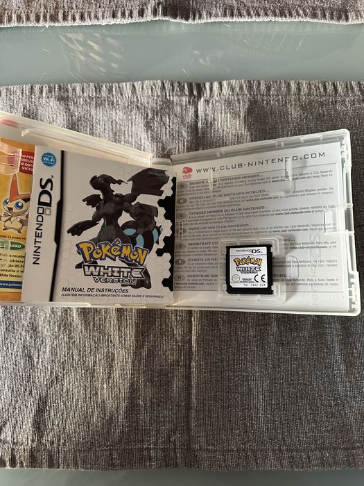 Pokemon White com caixa e manuais