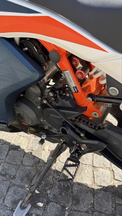 KTM 890 Rally  muito bem equipada