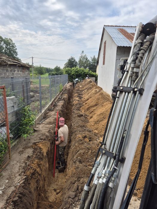 Usługi mini koparką 2.7t z młotem