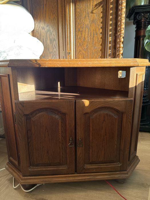 Dębowa komoda pod telewizor