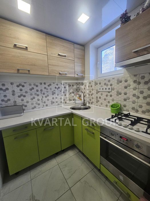 Одноповерховий будинок з ділянкою 9 соток | Гараж та сарай