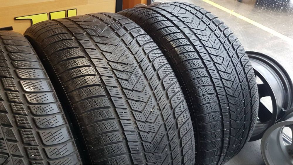 Зимові різноширокі шини 285/45 R22 & 325/40 22 Pirelli Scorpion Winter