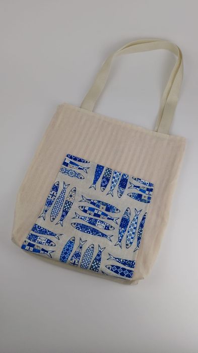 Totebag bordada à mão