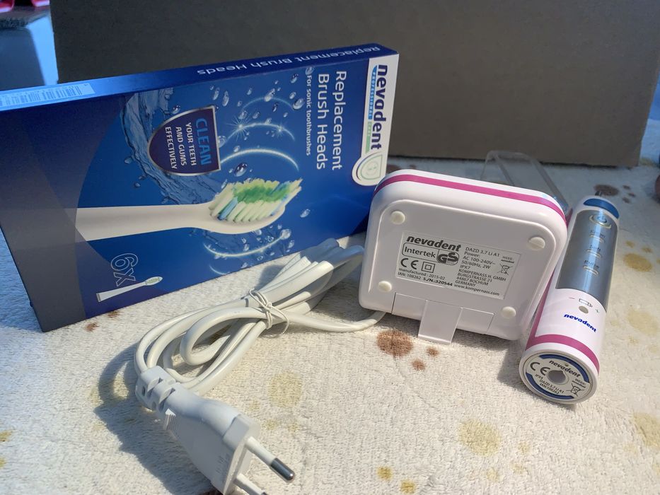 Nevadent - Szczoteczka soniczna akumulatorowa + zapas 6 końcówek