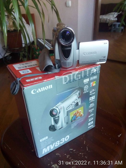 Видеокамера CANON MV 830