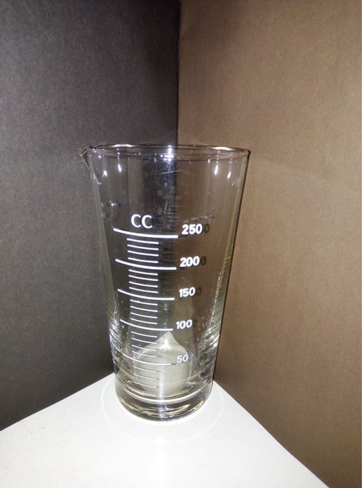Мензурка, мерный стакан