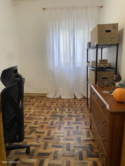 Vende-se T3 com grande espaço exterior em Santa Clara, Coimbra.