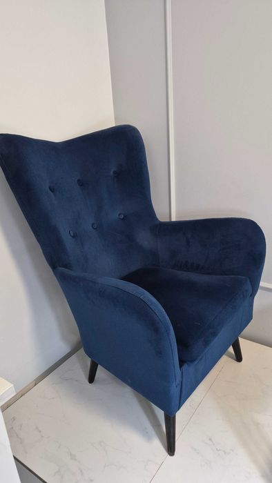 Fotel uszak granatowy welur