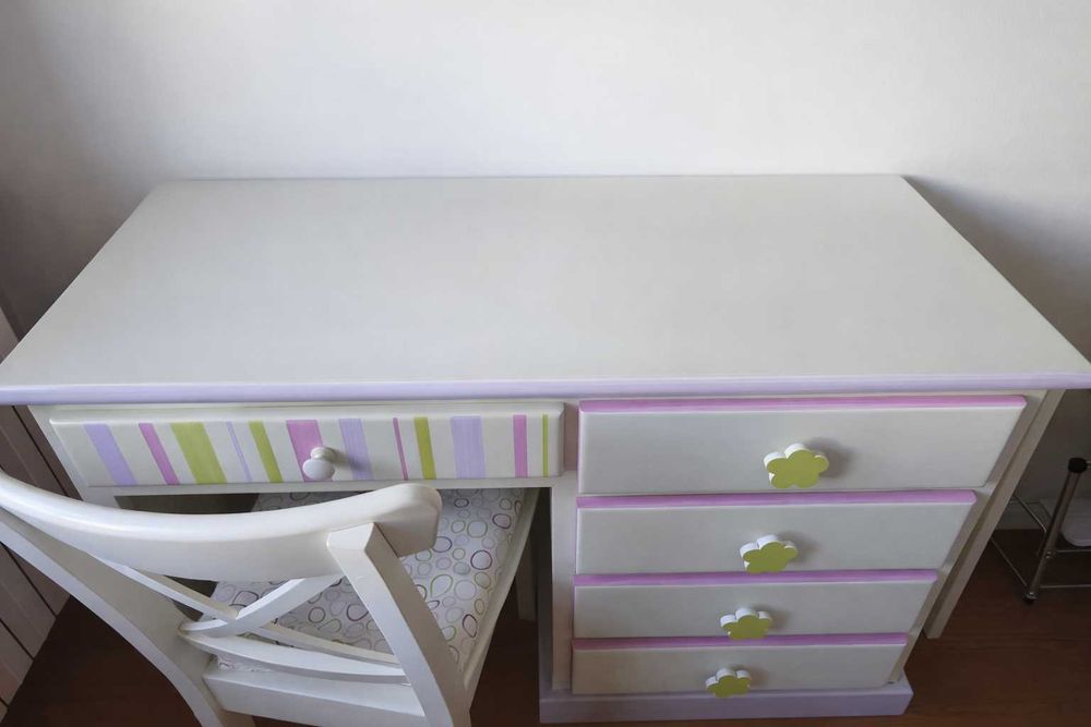 Mesa e moveis arrumação