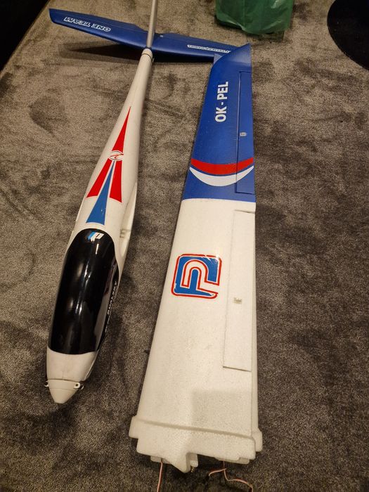 Motoszybowiec RC z radiostacja Futaba