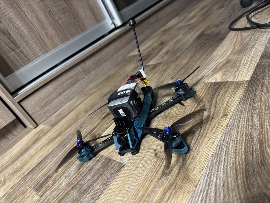 Fpv дрон 5 дюймів аналог 5,8 2,5w elrs 2,4