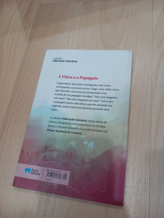 Livro "A Viúva e o Papagaio"