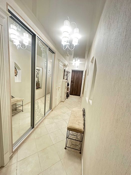 Продам 3-кім. квартиру вул. Марка Безручка 25 / метро Берестейська/