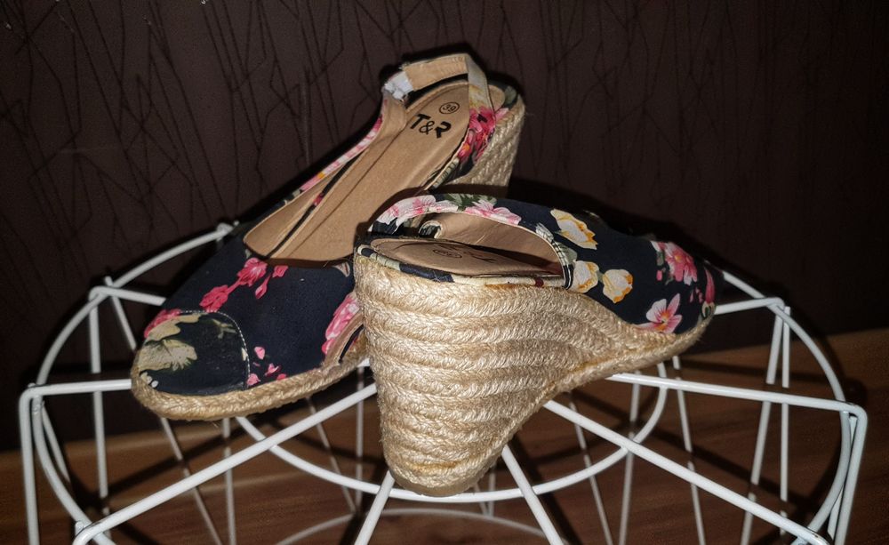 Sandałki na koturnie Boho 38.