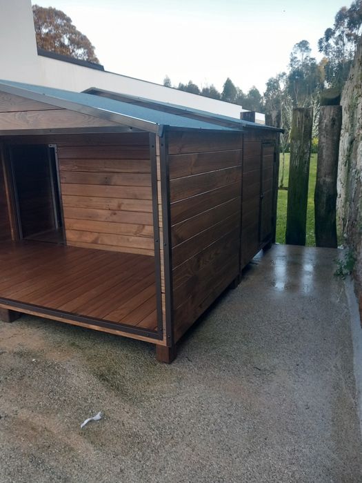 Casota em madeira ideal para caes porte grande