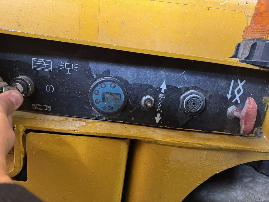 Plataformas elevatórias Tesoura Elétricas 10mt usadas Narrow-estreita