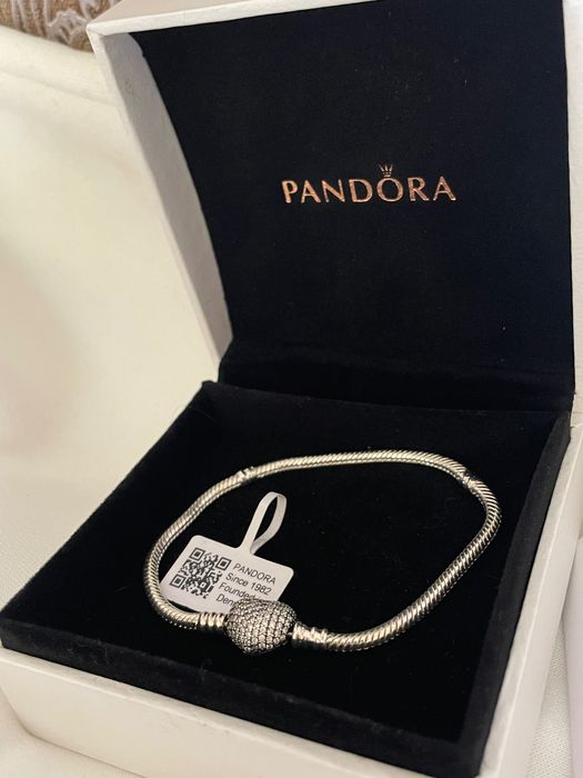браслет Pandora із сяючою застібкою у формі серця