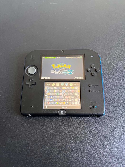 Nintendo 2DS Preta/Azul com 100+ Jogos