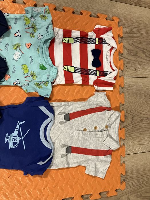 Body z krótkim rękawem dla chłopca r.56/62