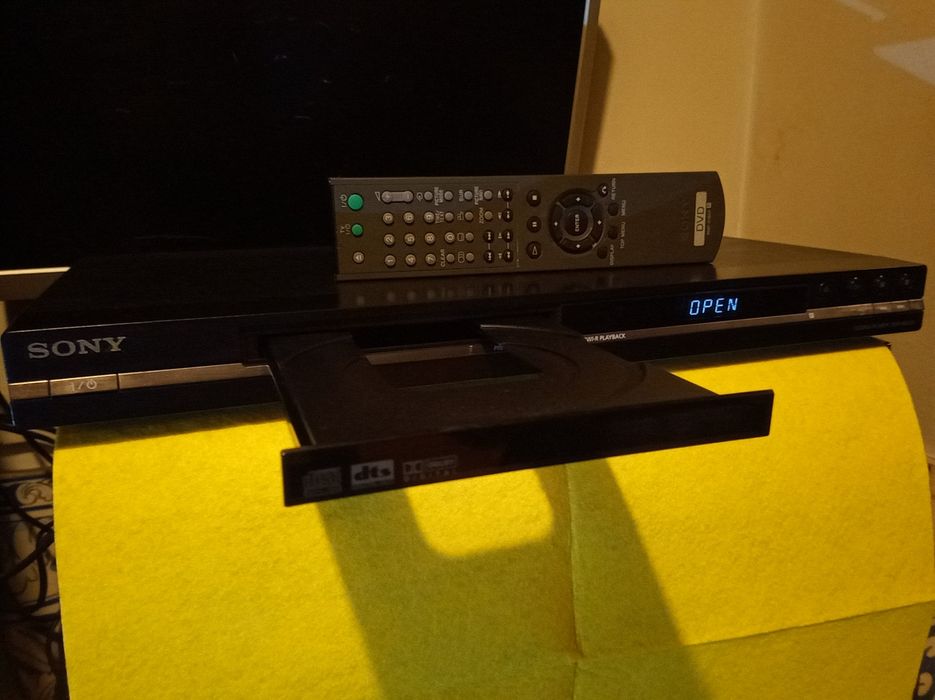 Leitor de Cd's e DVD's Sony com comando