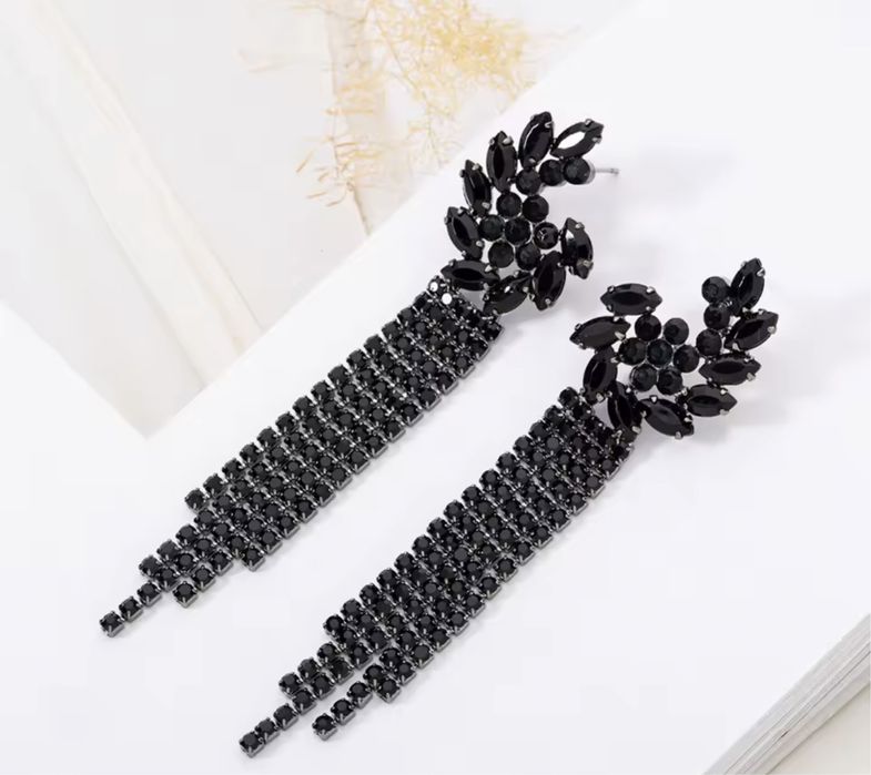 Сережки вечірні чорні висячі довгі стрази нові