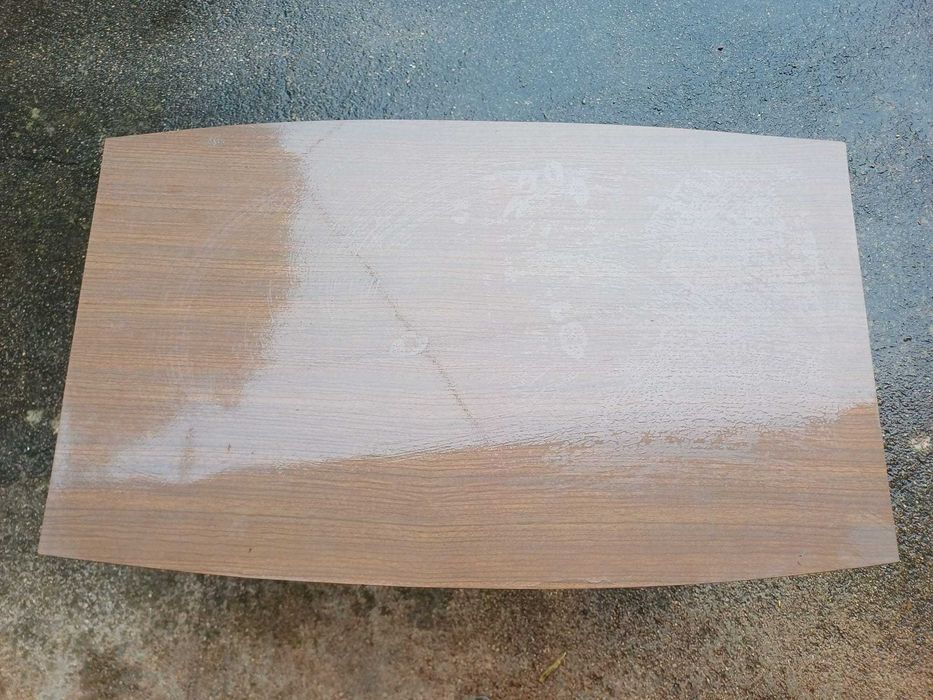 Conjunto de 2 Cadeiras, 1 mesa de TV e 1 mesa de centro, c fórmica
