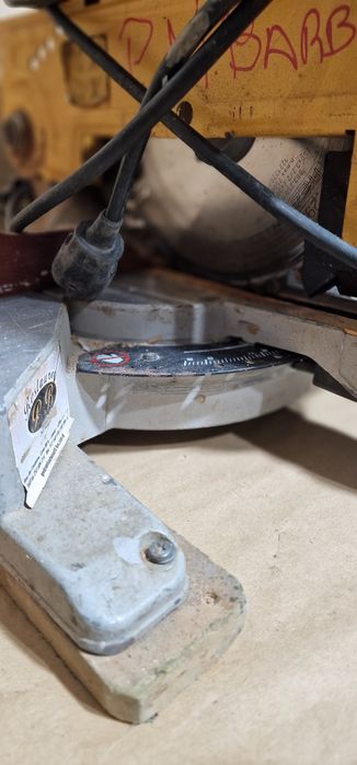 Máquina de esquadria