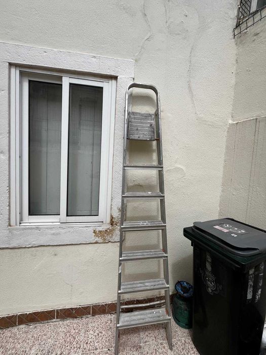 Escadote de aluminio de seis degraus