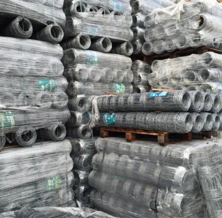 Vendo postes e redes para vedação