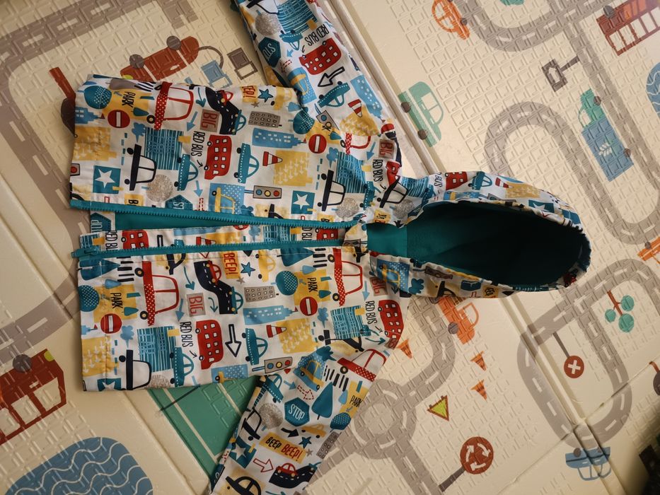 Продам легеньку вітрівку