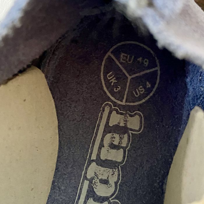 Eleganckie zamszowe buciki dla chłopca