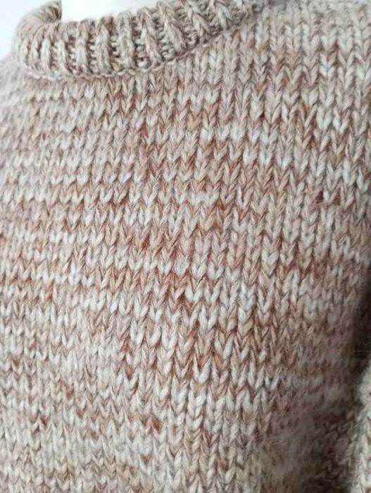 Beżowy sweter Mango