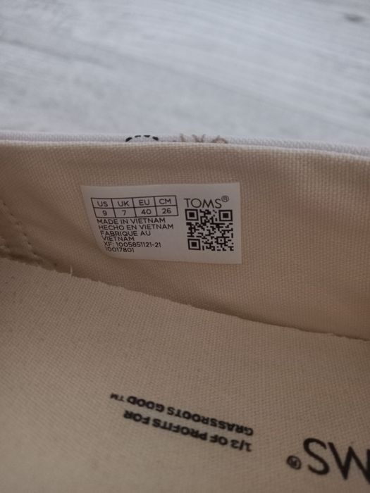 Продам слипоны TOMS