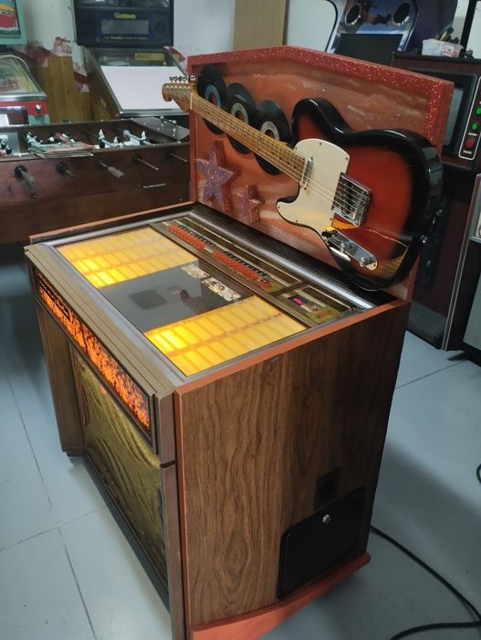 Fully Functional Vinyl Record Jukebox507210684160419841