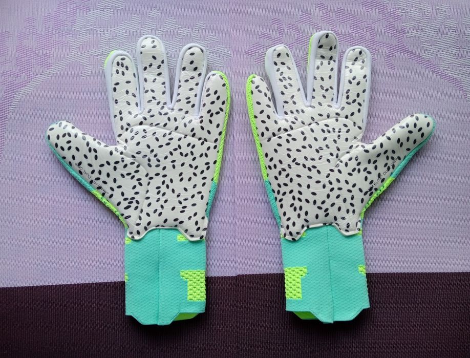 Воротарські рукавиці / Перчатки воротарські
