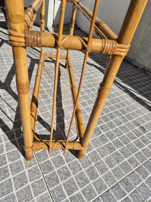 Estante em bambu