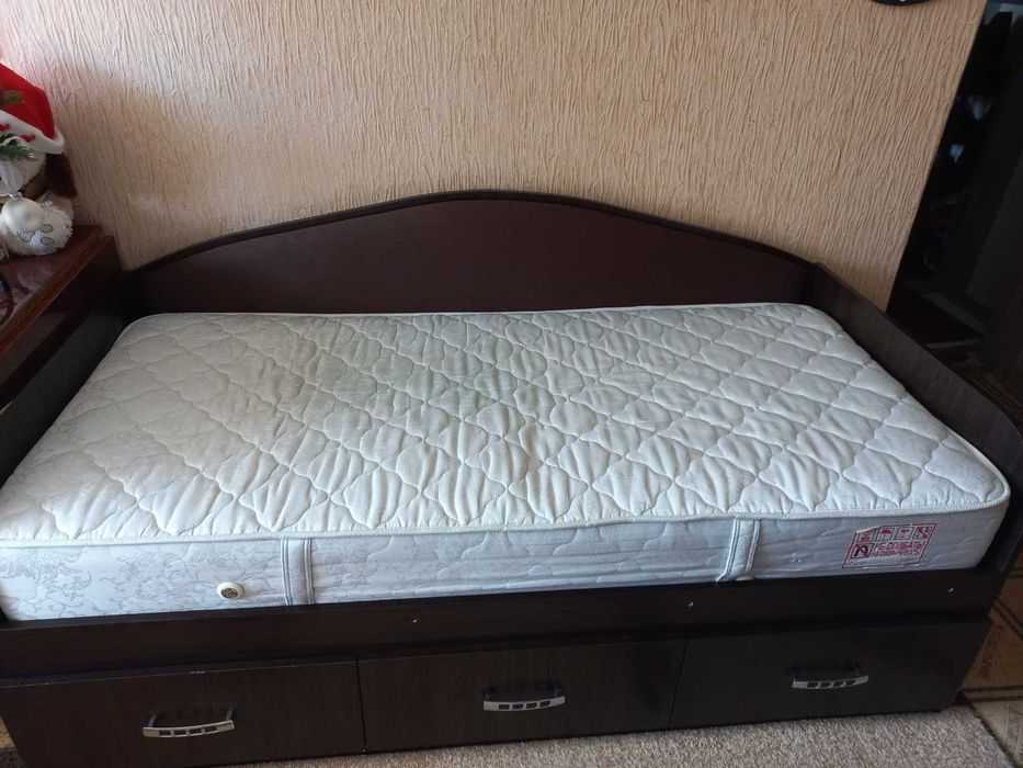 Ліжко односпальне для дитини