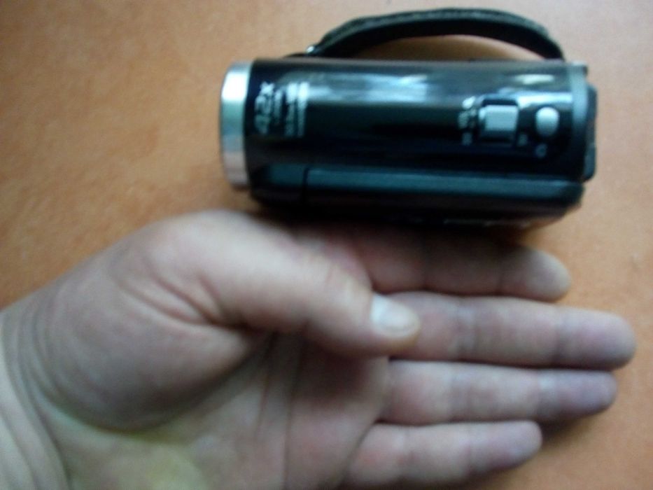 Видеокамера Panasonic HC-V100
