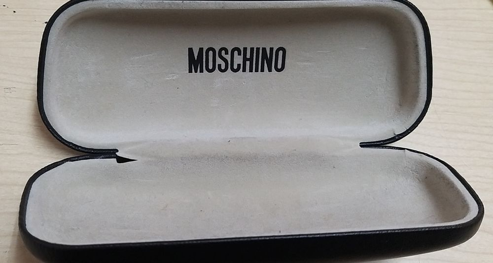Caixa para Óculos Moschino.