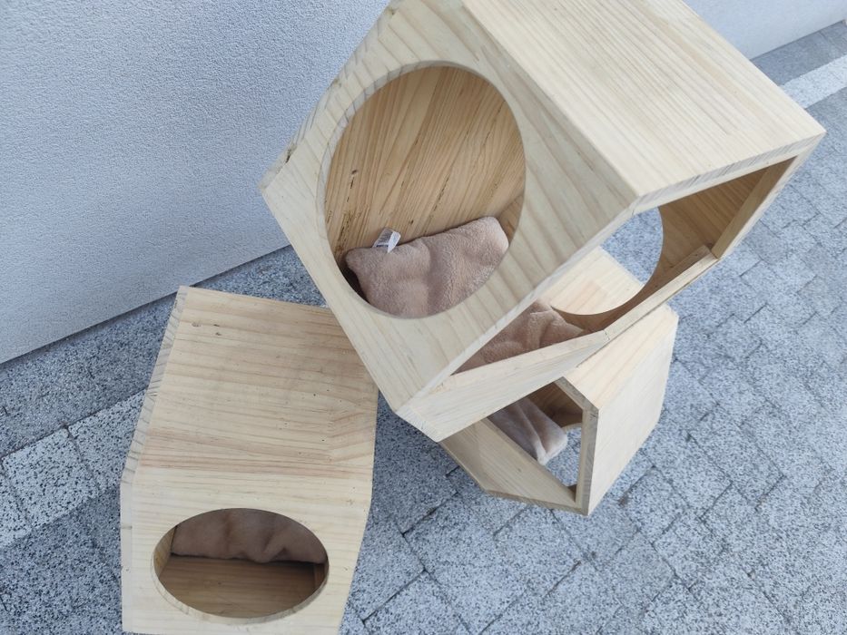 Domek dla kota na ścianę