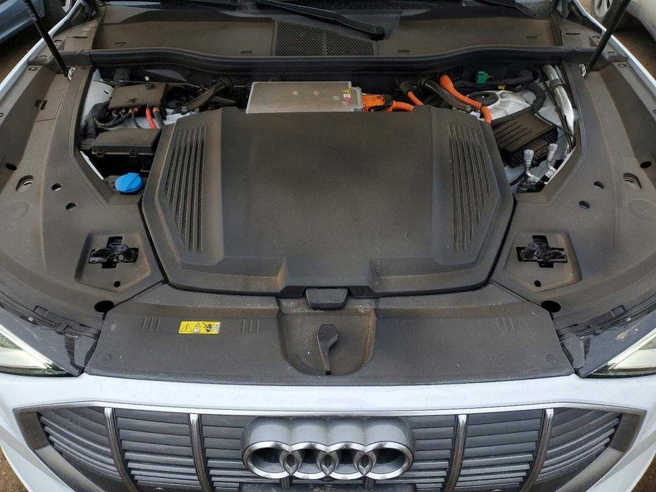 Audi E-tron Premium Plus 2022 *