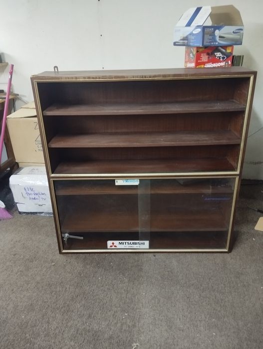 Móvel expositor com chave