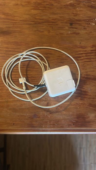 MacBook Air 13 (SSD 250 GB) com capa e carregador