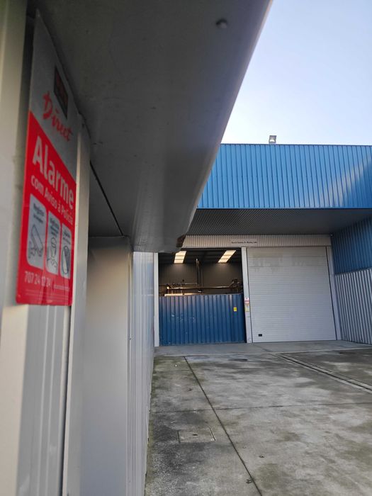 Arrendo espaços m² para autocaravanas, carros, motos, móveis e outros