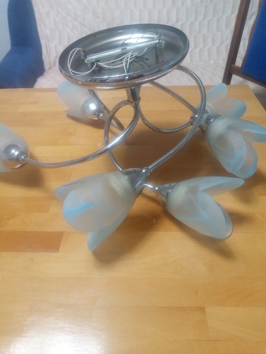 Продам люстру ..