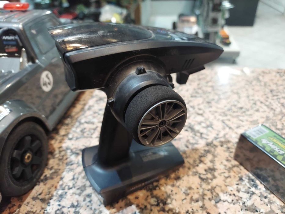 Truck RC Maverick QuantumR Flux 4S 4WD Cinza