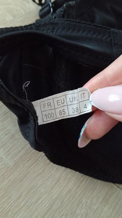 Biustonosz czarny 85C