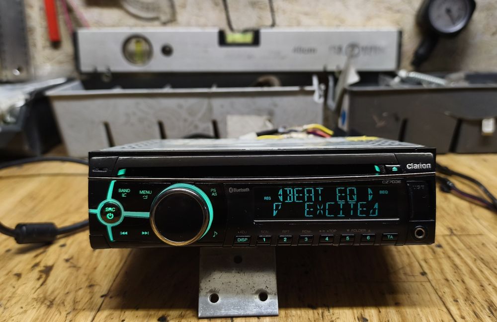 Radio Clarion CZ-703e  Procesor dźwięku (DSP ), czasówki aktywne, zwrotnice ,3x RCA  5v , Bluetooth, CD MP3 , FLAC , AUX , USB , iPod iPhone , hi end