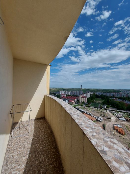 2 - кімнатна квартира. Погодинно. Подобово. ТРЦ " ЧАЙКА " Smart TV.